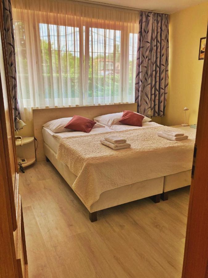 Hotel Penta Lux Tata Exterior photo